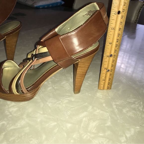 Nine & Co 4” Heels/Sandals (6.5) - Picture 4 of 5